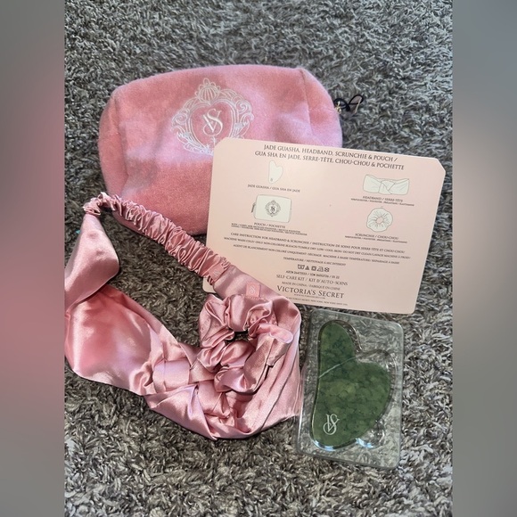 Victoria's Secret Self-Care Kit with Terry Logo Bag Jade Guasha Headband NWT 🤩 - Picture 3 of 12